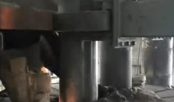 电弧炉冶炼现场视频